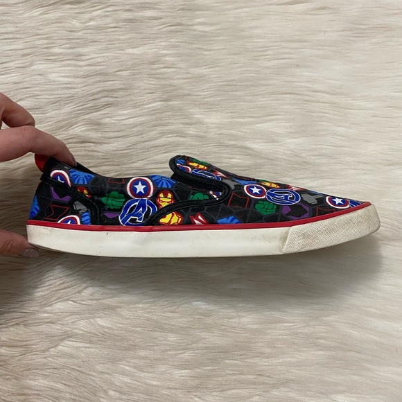 GAP Kids Marvel Avengers Print Slip On Sneakers - Picture 5 of 10